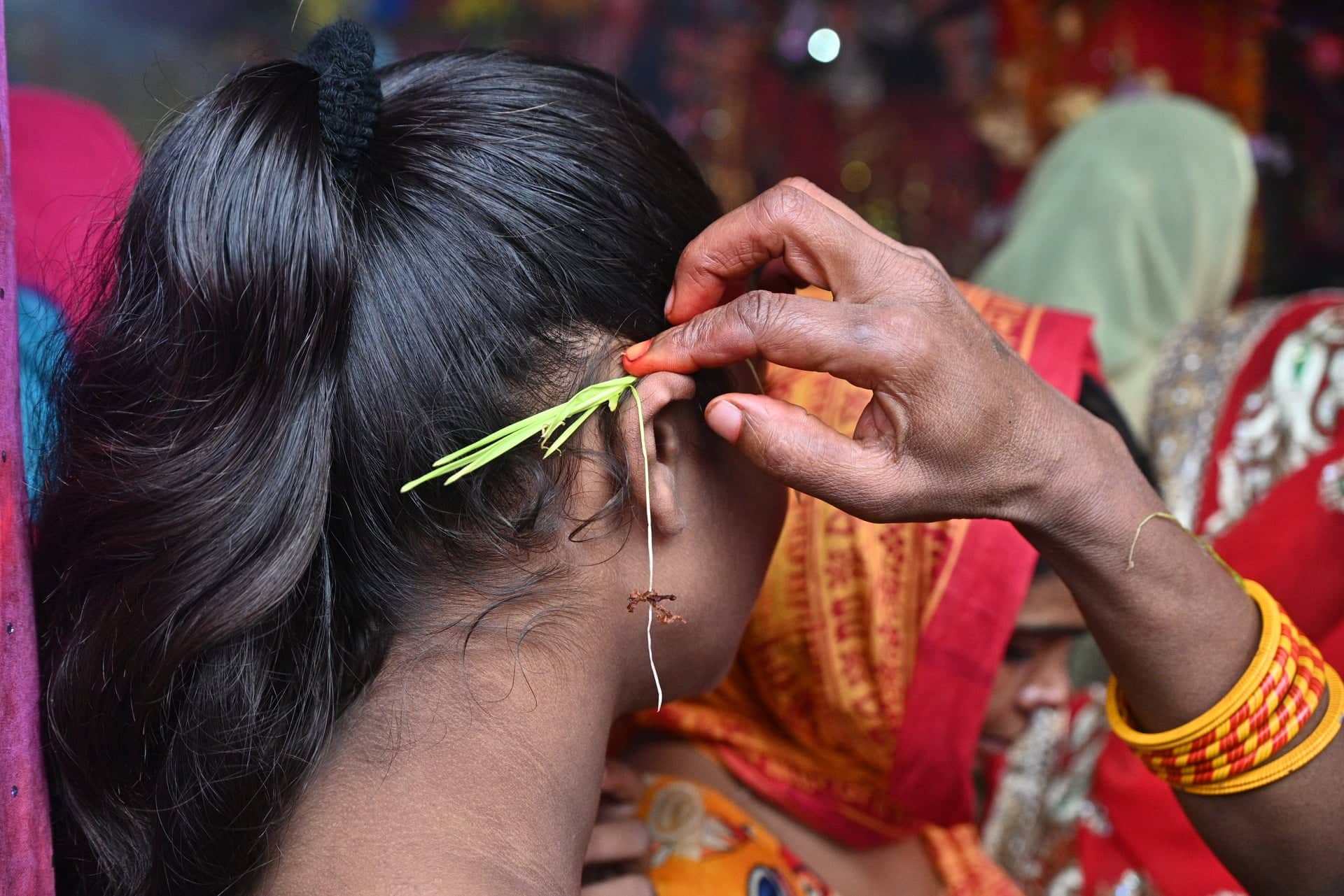निरन्तरको वर्षाले नवदुर्गाको प्रसाद र आशीर्वाद थाप्न जानेलाई समस्या